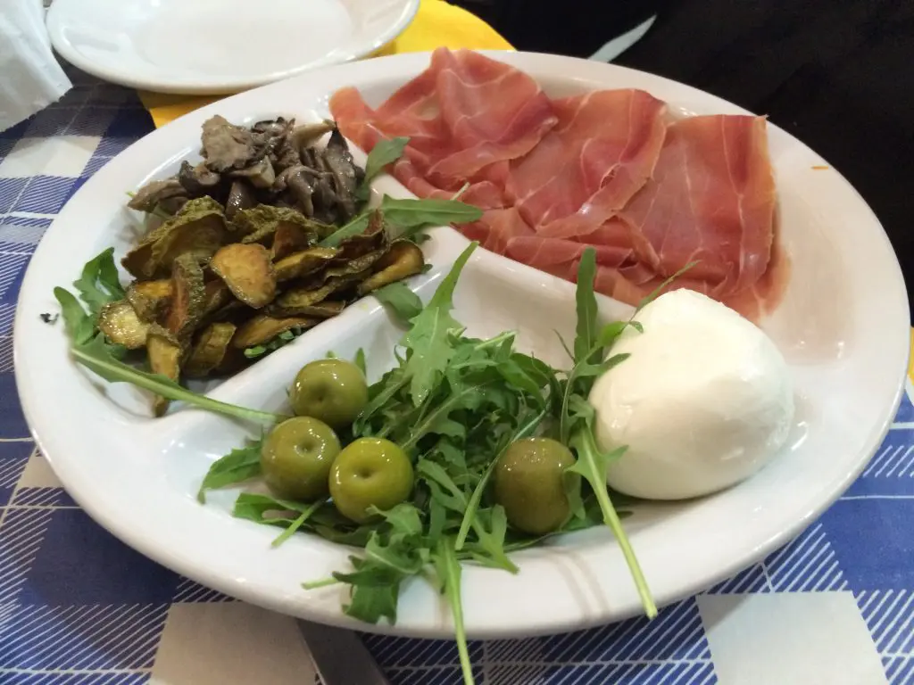The most mouthwatering fresh mozzarella I've ever tasted in Spacconapoli.