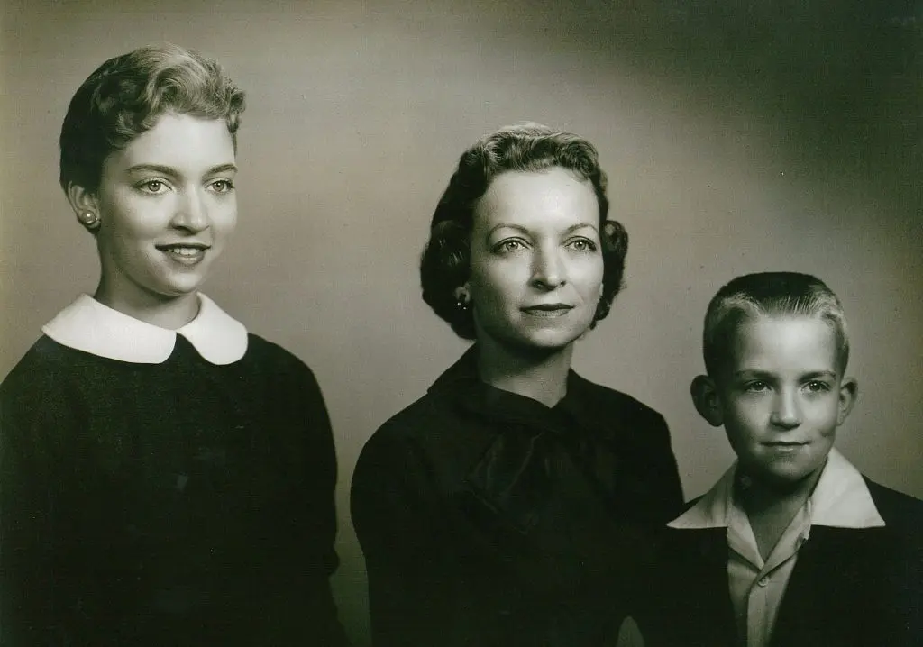 Portrait of Jan, mother Margaret Anne Smith, and brother Steve Smith, 1956 (Photo courtesy Jan Showers)