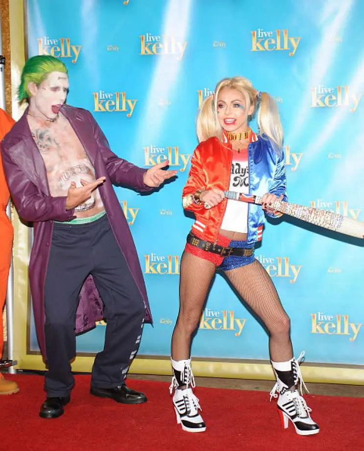A dangerous pair — Kelly Ripa & Jerry O'Connell as Joker & Harley Quinn. 