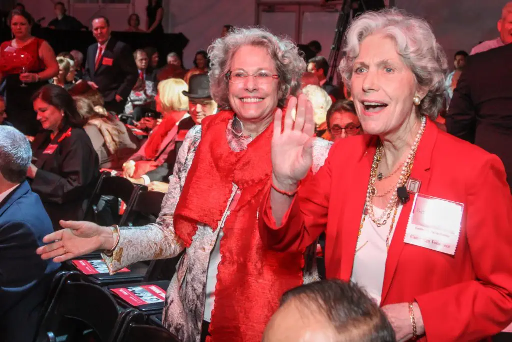 Billionaire Houston Tycoon Leads UH’s Billion Dollar Fundraising Drive: Woman’s $20 Million Gift Kicks Things Off