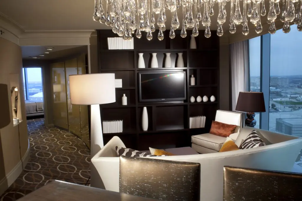 Omni Dallas' luxury suites bring the high-life to downtown.
