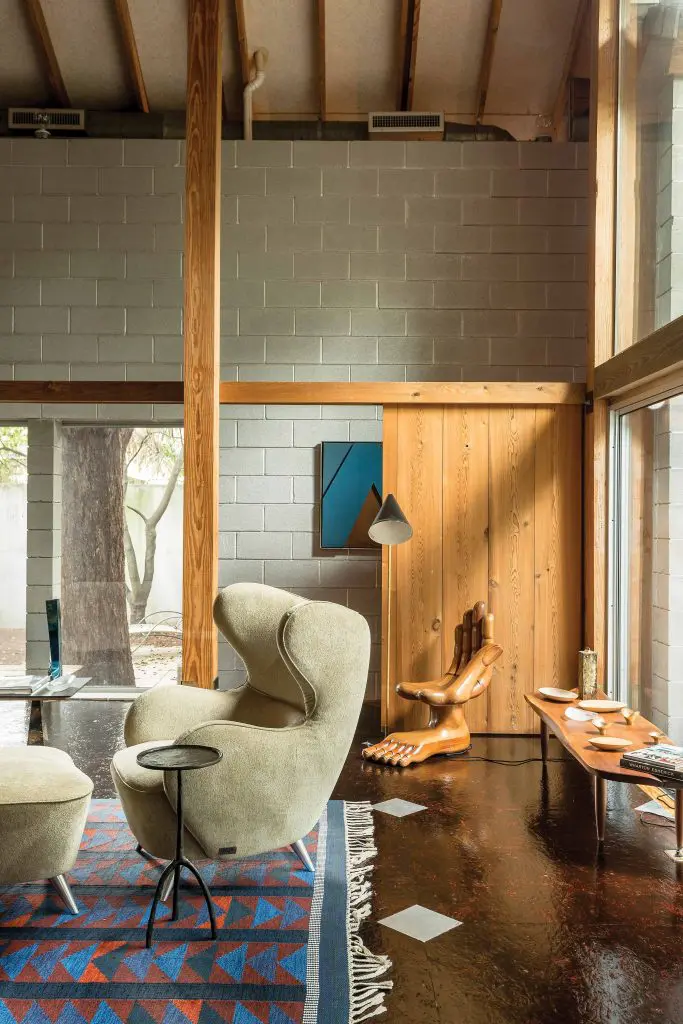The living room’s iconic seating, a Vladimir Kagan lounge chair and Pedro Friedeberg hand/foot chair.