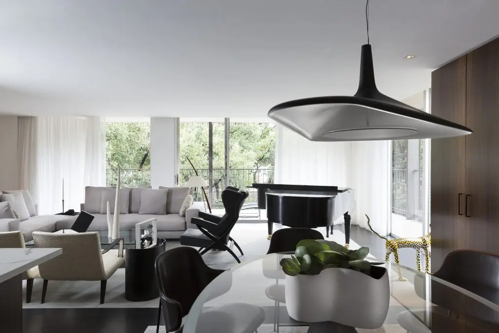 Inside a condo on Turtle Creek Boulevard (Turtle Creek Association)