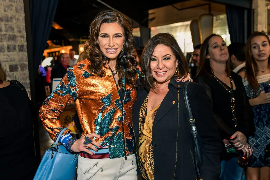 Melissa Mithoff, Debbie Festari 