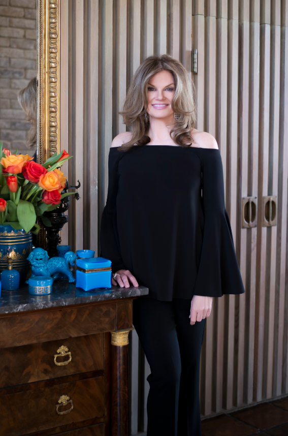 Julie Lloyd (Photo by Shayna Fontana)