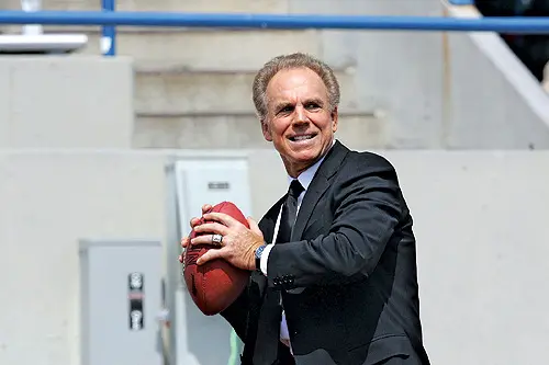 Dallas Cowboys Quarterback Makes Oscar Jokes, Sets Stage for a Night to Remember