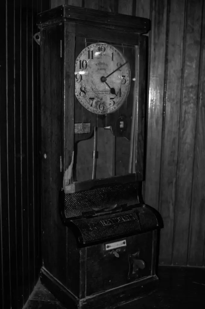 A vintage clock at Spaghetti Warehouse.