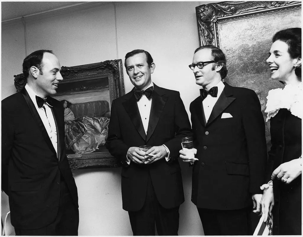 Meredith Long, second from left, with American Association of Museums brass at the gallery’s opening night for the benefit loan exhibition “Americans at Home and Abroad,” March 26, 1971