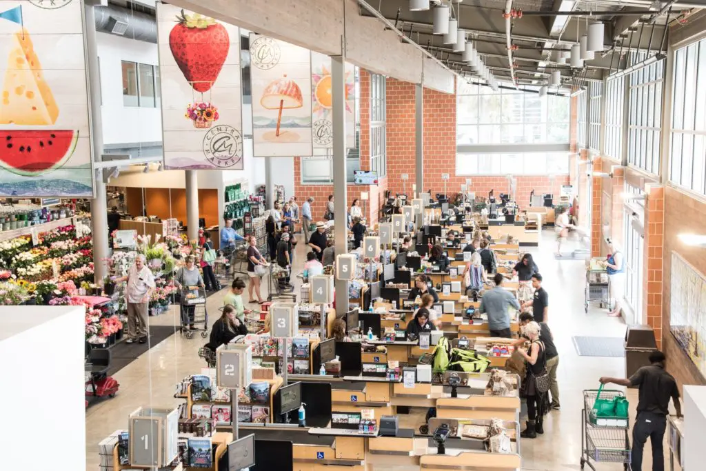 Crazy Crowd at Houston’s “Best Grocery Store” Delights Low-Key Billionaire: $10 Million Renovation Draws a Surprise Star