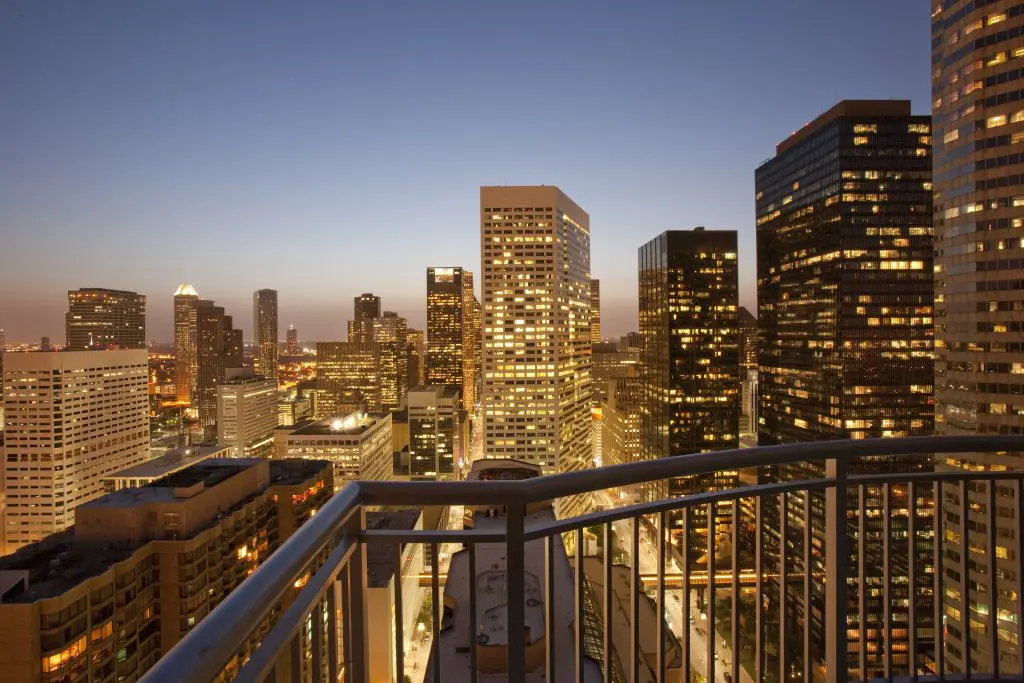 One Park Place puts downtown Houston at your beck and call.