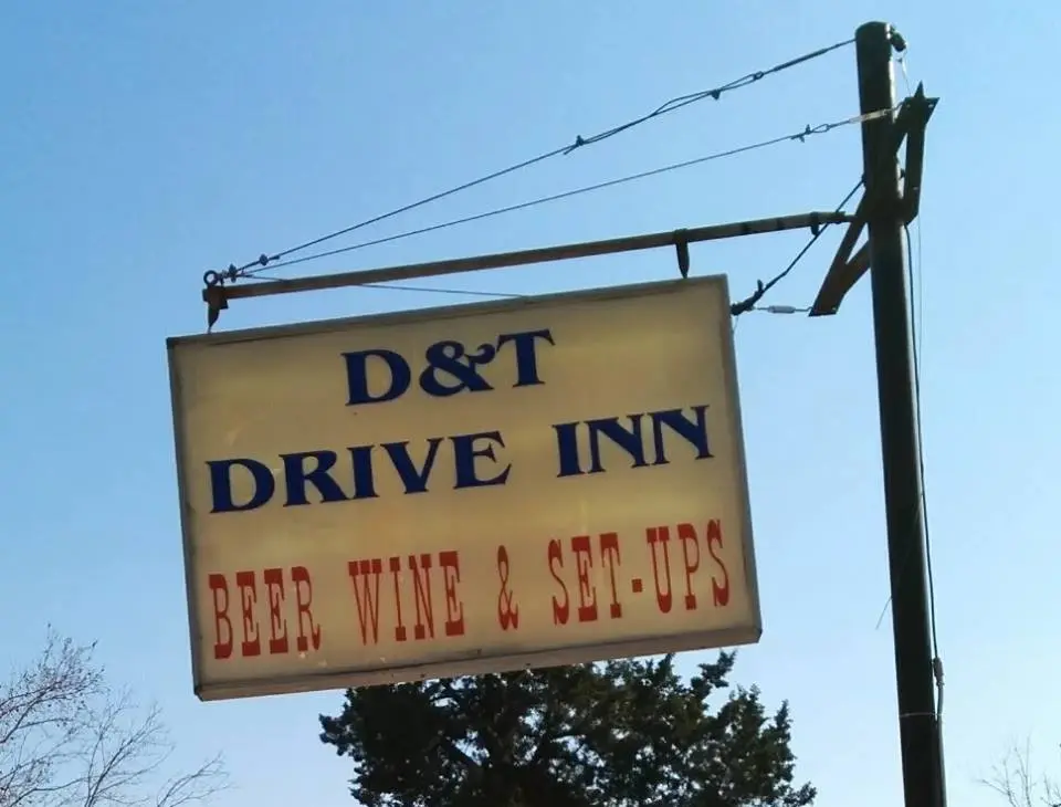 The Heights' D&T Drive Inn also joined in with a Comey viewing party of their own. 