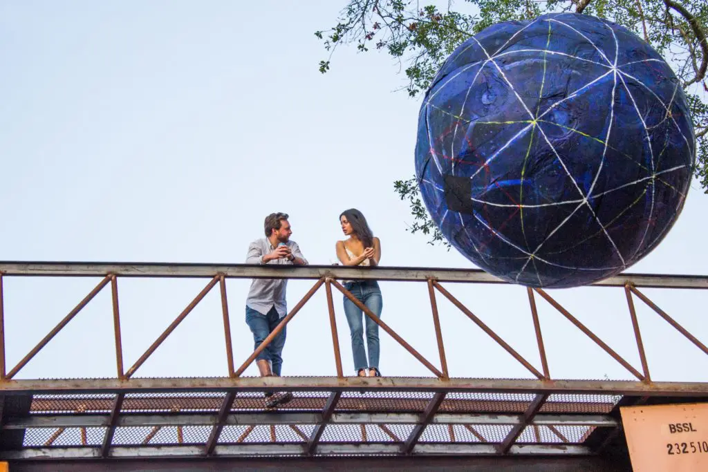 A conversation over the container catwalk