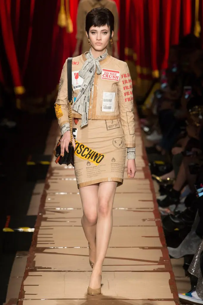 Moschino Fall 2017 Ready-to-Wear