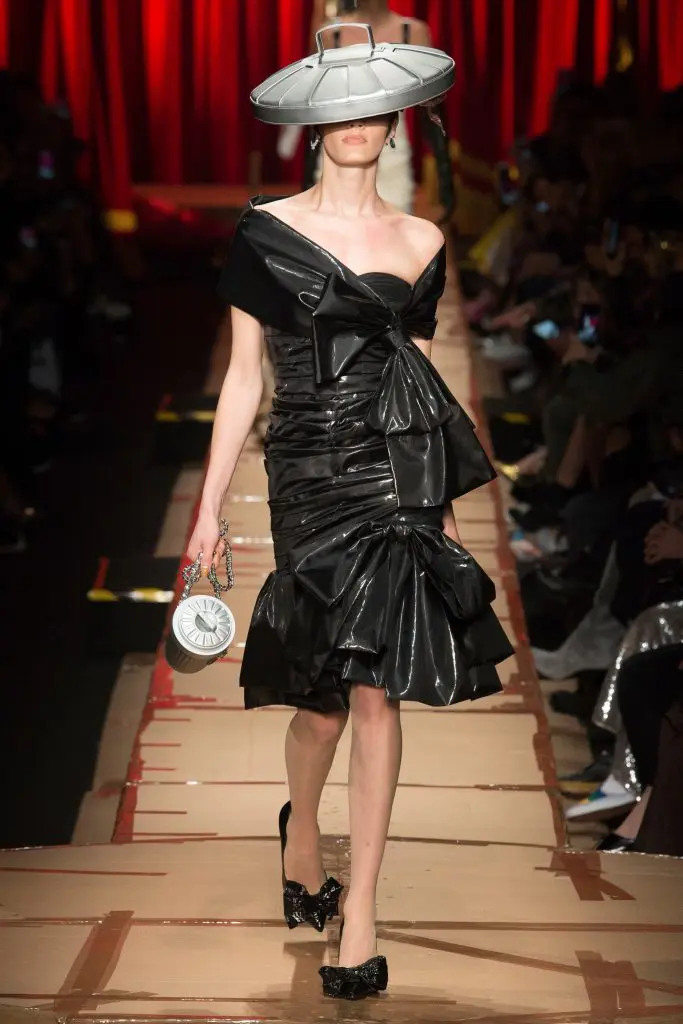 Moschino Fall 2017 Ready-to-Wear