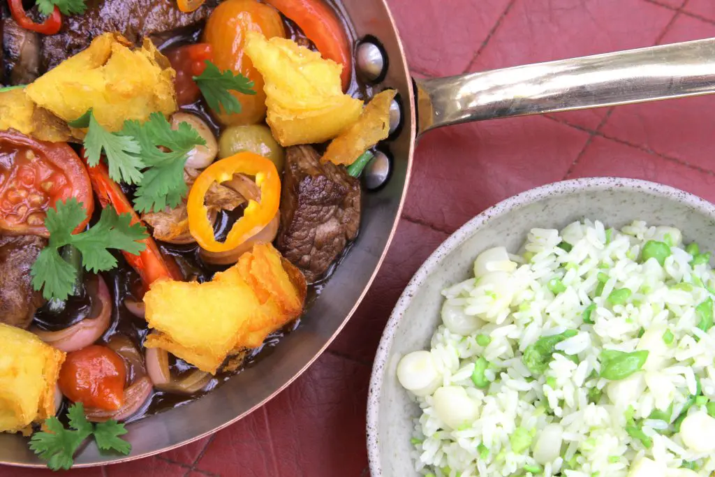 Sartén de Lomito al Jugo. Saltado de ajíes, tomates y papas de temporada (Photo courtesy Astrid y Gastón) 