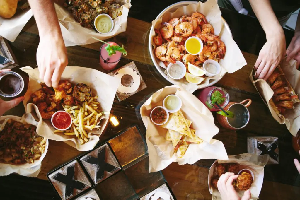 New Houston Seafood Bar Rises in a Shuttered Burger Spot: Lobsters Rolls and Cocktails Rule on South Bank