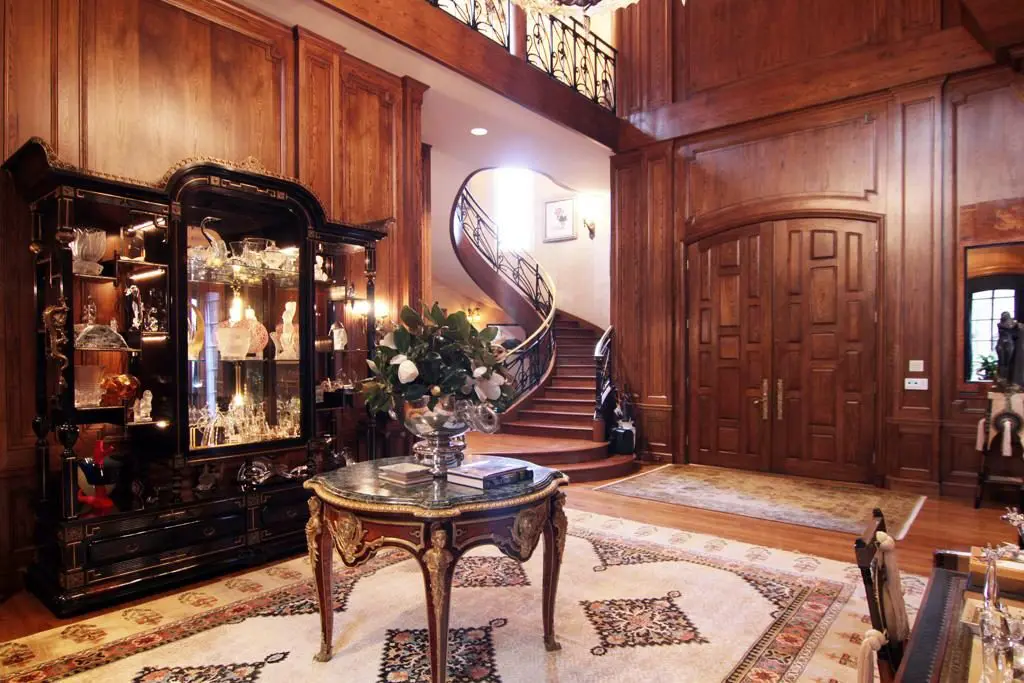The grand entryway of 2945 Lazy Lane from a real estate brochure in 2011.