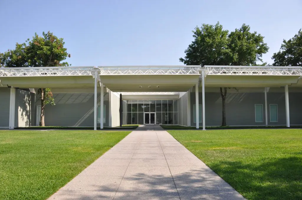 The entrance to the Menil is bright and inviting.