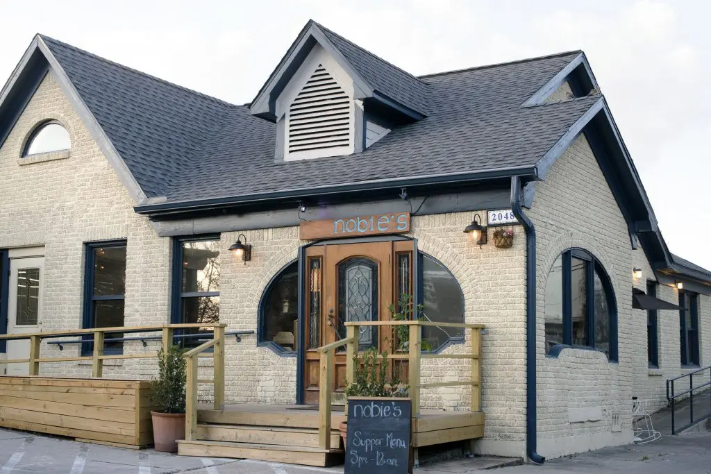 Can exteriors get any more charming? 