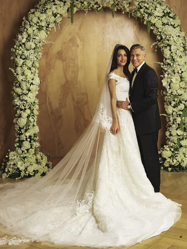 Amal and George Clooney on their wedding day, 2014. The bride wore Oscar de la Renta. The gown will be showcased in this fall's blockbuster highlighting the designer at the Museum of Fine Arts, Houston, opening October 8, on view through January 28, 2018. (Photo Getty) 
