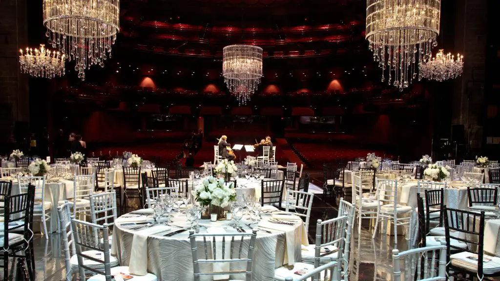 On stage: Mercury Baroque Anniversary Gala in 2016 was designed and catered by A Fare Extraordinaire. (Photo Katy Anderson Photography)