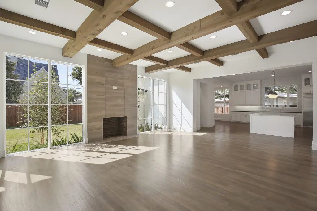 3715 Villanova has the type of layout that brings a family closer together.