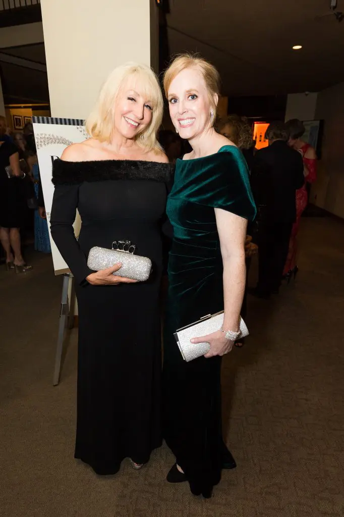 Cindy Lefferts, Deirdre Robinson