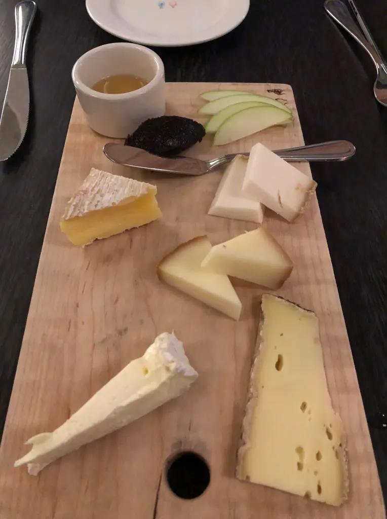 The cheeses are Le Politique are served at room temperature, as they should be.