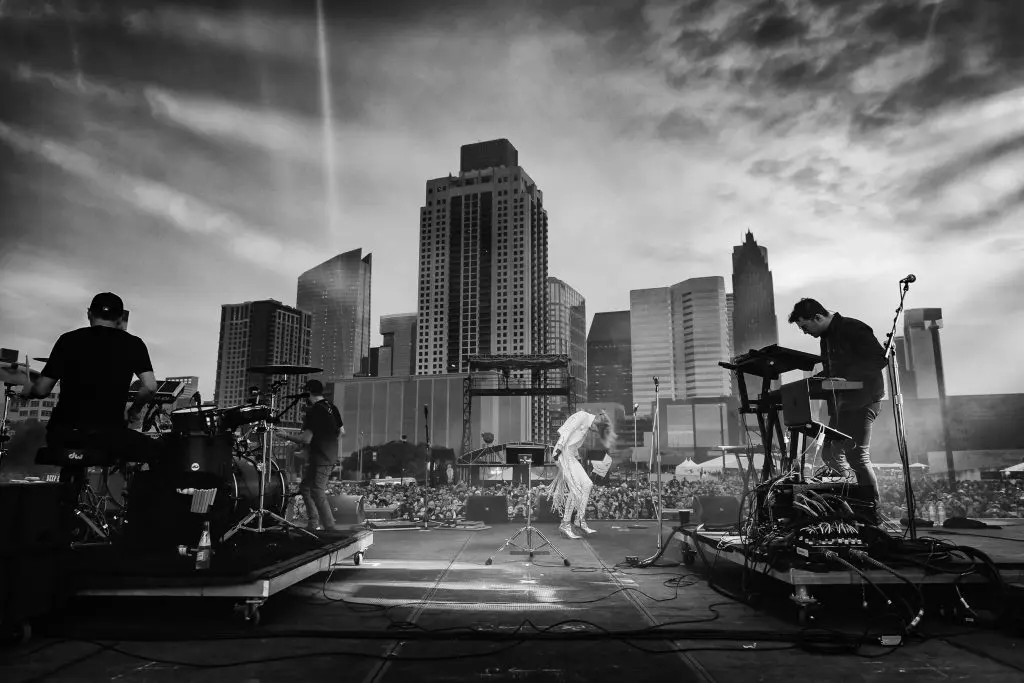 Phantogram (photo Charles Reagan Hackleman)