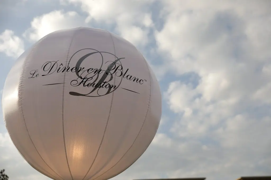 Le Dîner en Blanc - Houston 2017 airstar at Midtown Park