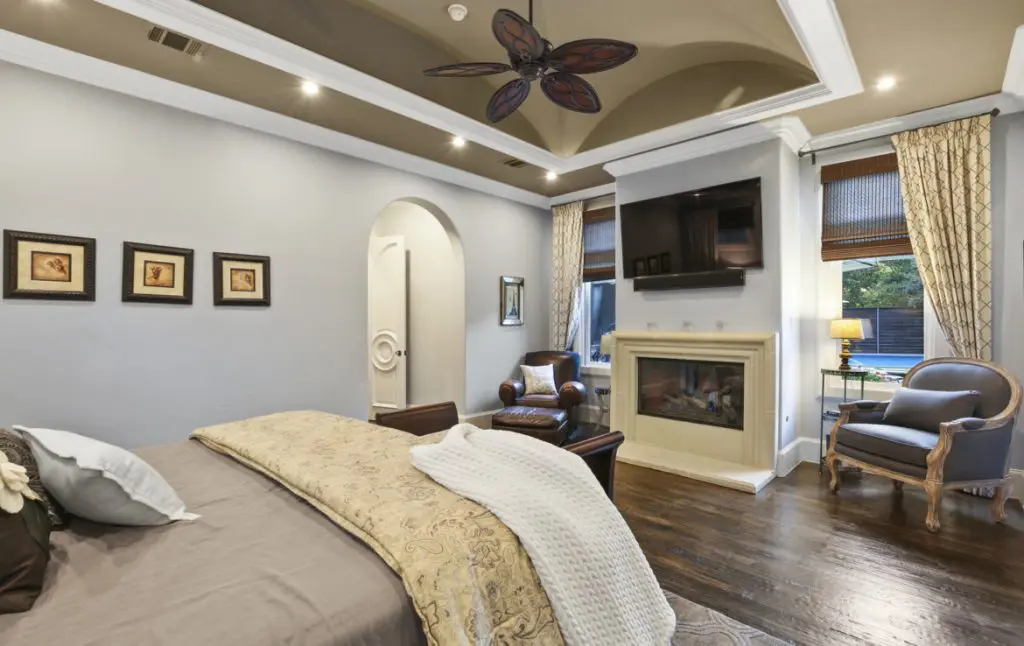 5122 Horseshoe Trail comes with five bedrooms.