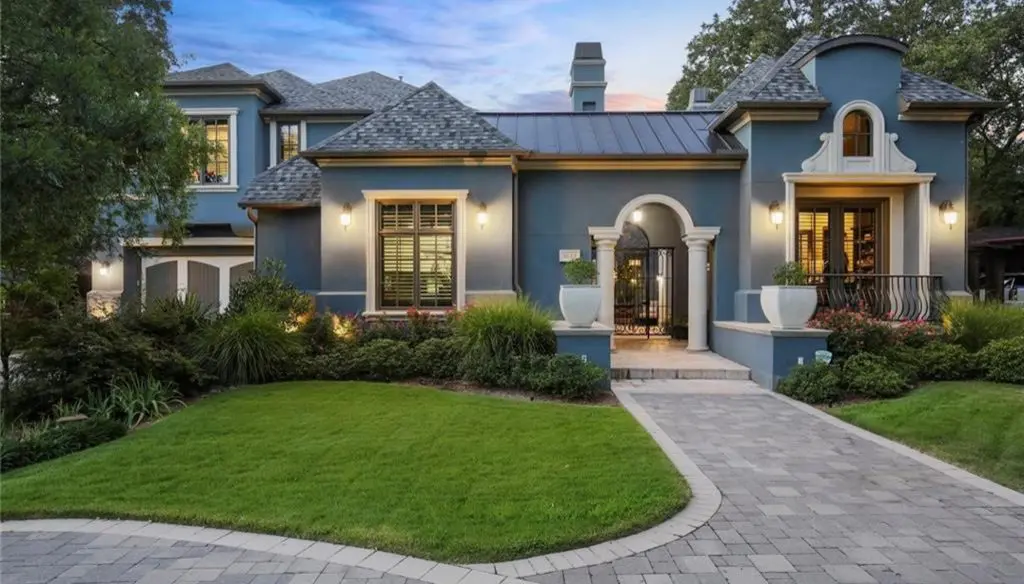5122 Horseshoe Trail is a retreat right in the heart of Dallas.