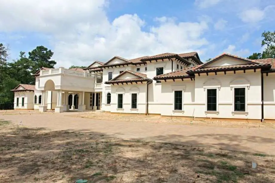 Chris Paul's new Houston area mansion is huge. For good reason. He's moved 11 people into the area when he joined the Rockets.