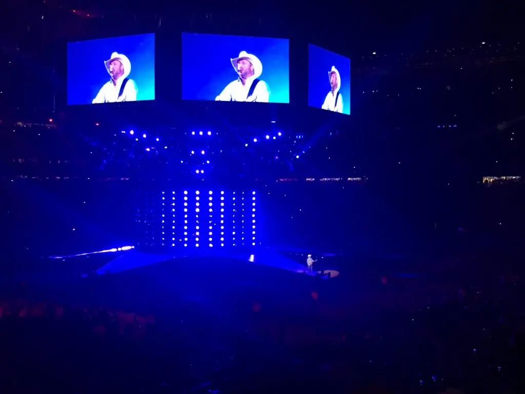 Garth Brooks dominated his Houston Rodeo moment in every way.