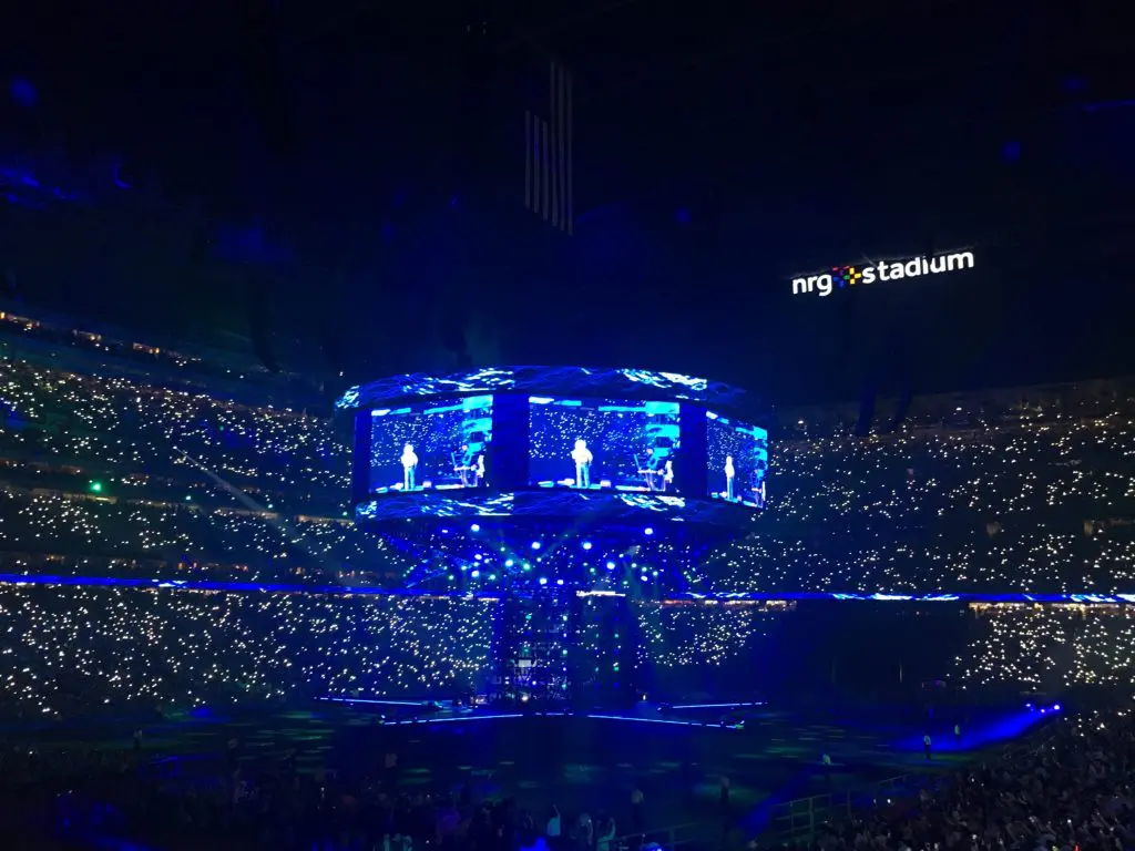 Garth Brooks made Houston Rodeo's opening night into a beyond major event.