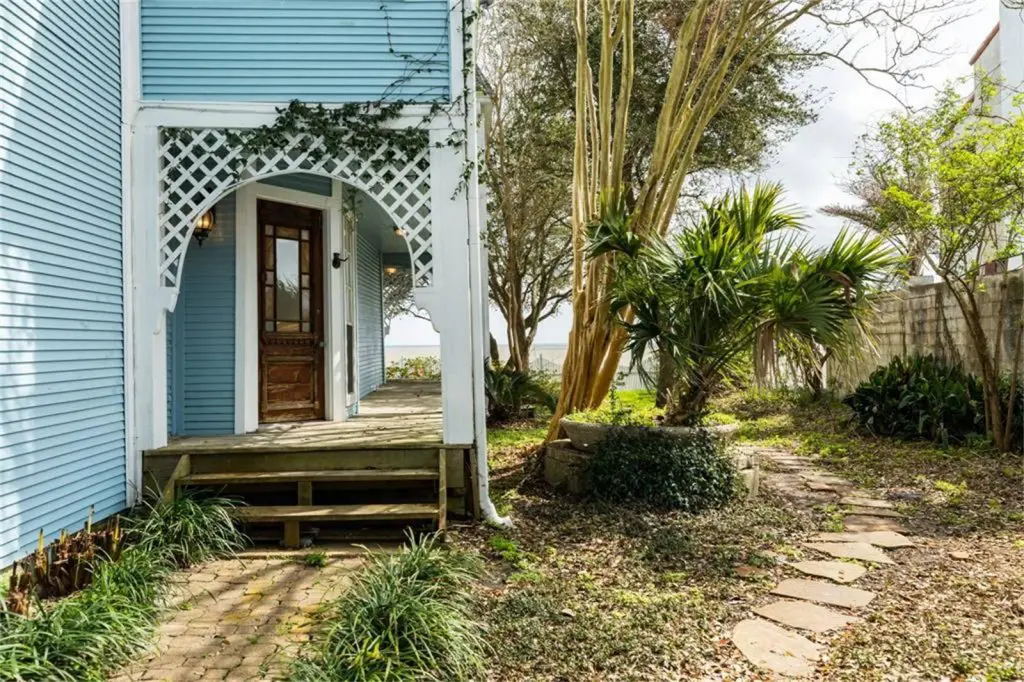 This light pathway leads back to the yard and bay. 