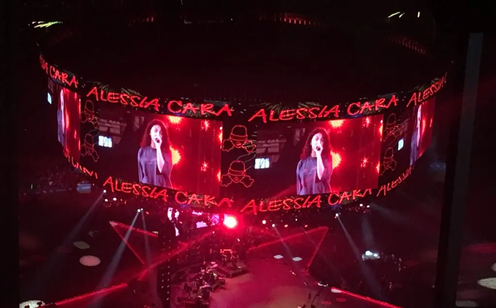 This was the Canadian singer's first rodeo. 