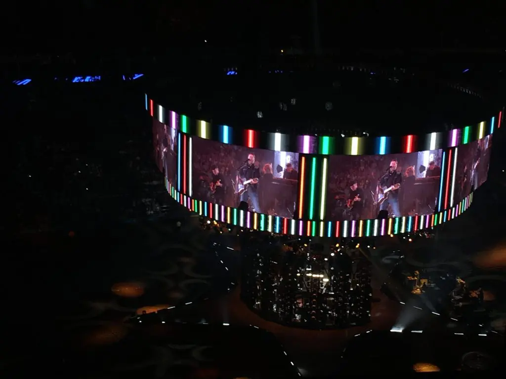 The stage complemented the song  Neon Lights. 