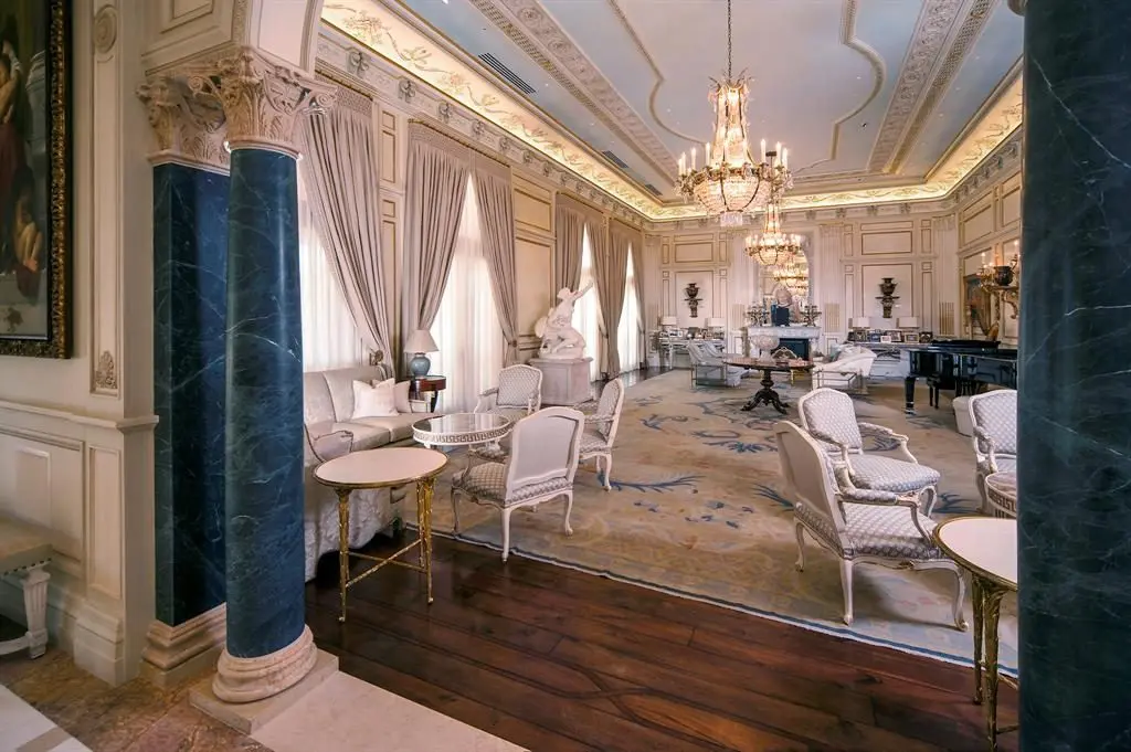 The Chateau Cornarvon wood paneled walls in the living room are gilded in gold.