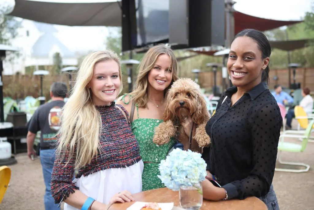Hip New River Oaks Sandwich Shop Draws Young Professionals Looking to Party: It’s an East Hampton (Texas) Thing