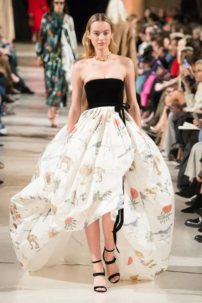 A look from the Oscar de la Renta Fall 2018 collection