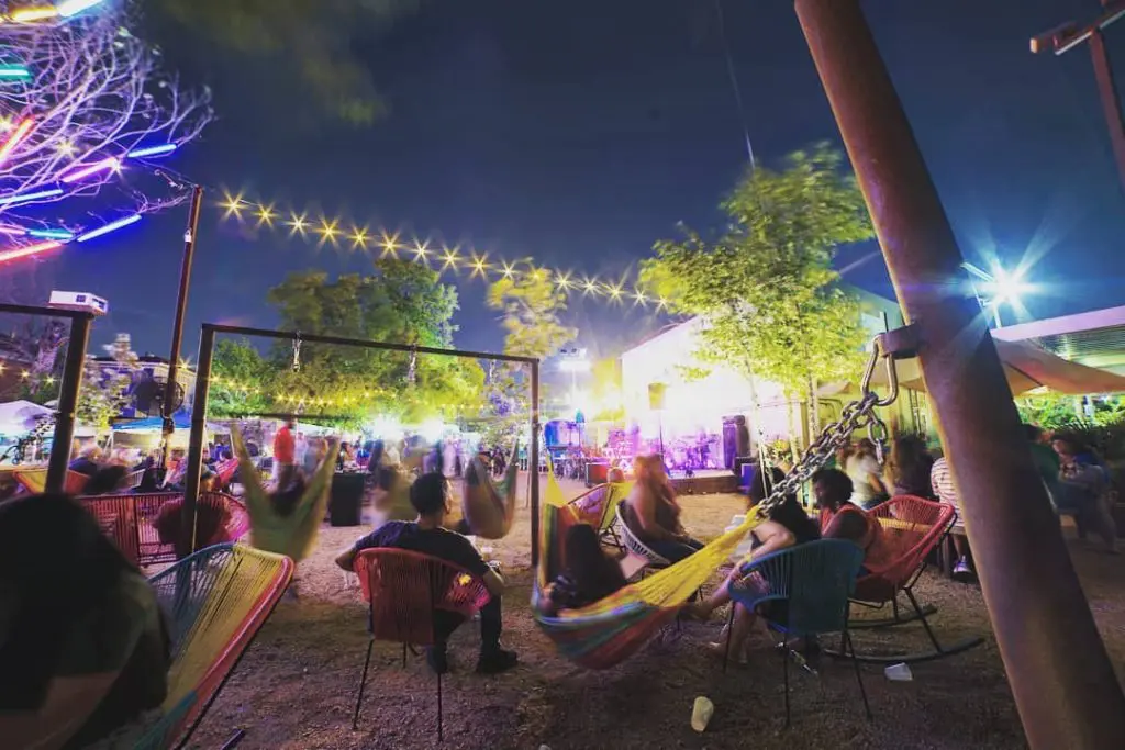At Axelrad, you're in for a chill and laidback night. 