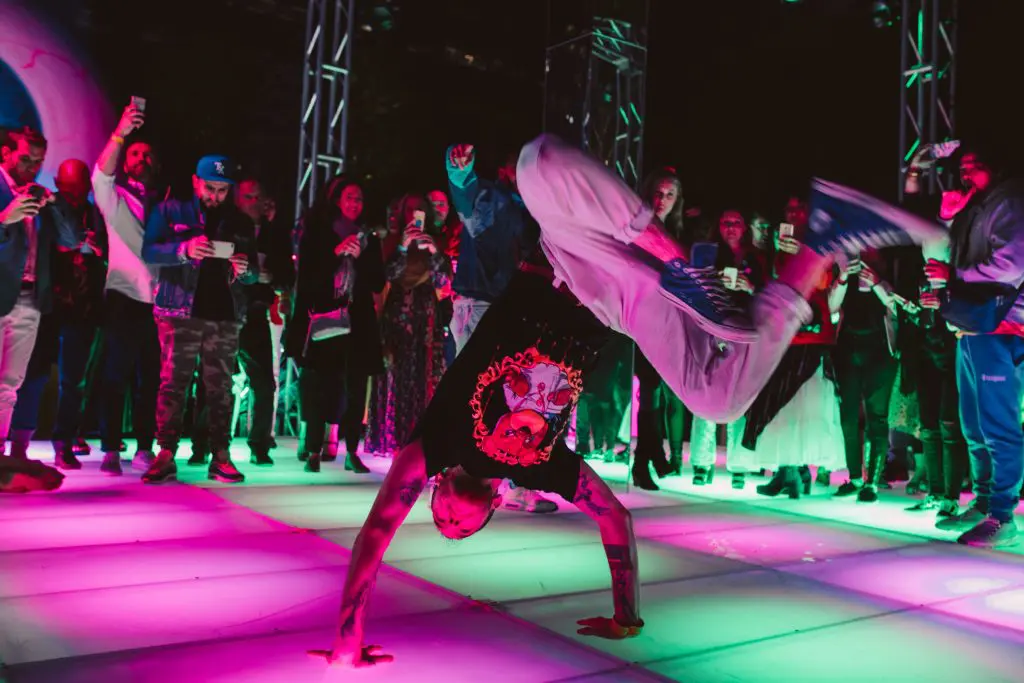 Break dancers