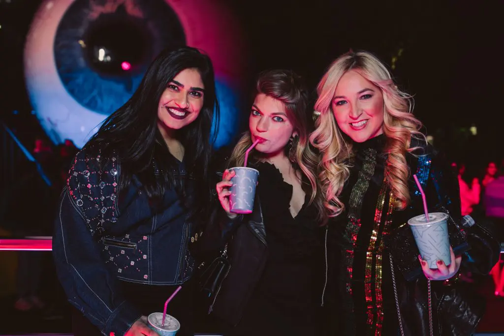 Krystal Sarna, Rachel Scoggins, Vodi Cook