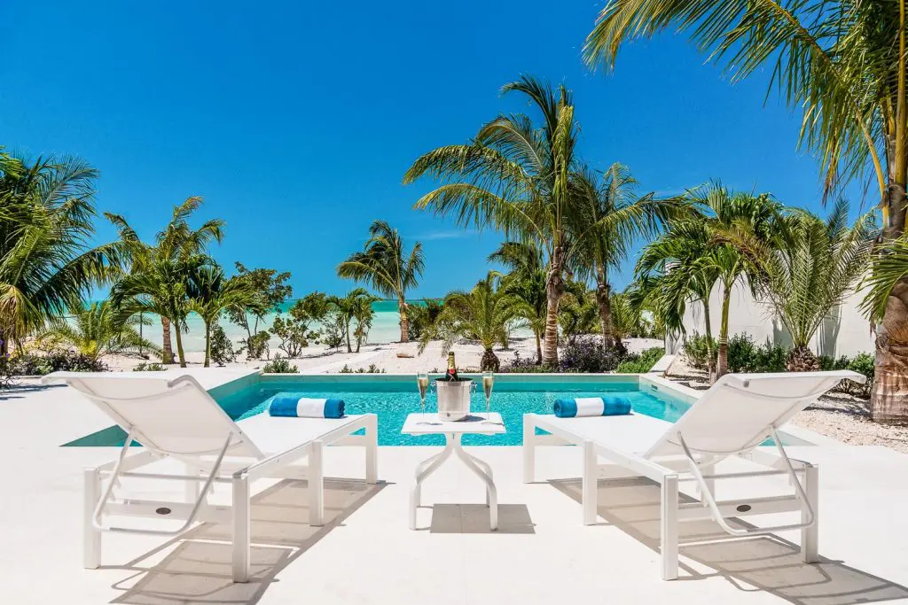 With one bedroom in a stunning master suite, Villa Bari makes for the perfect honeymoon in Turks & Caicos. 