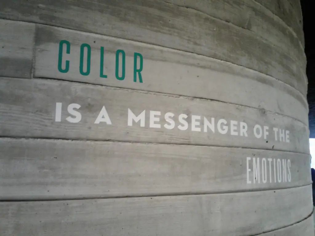 Carlos Cruz-Diez's text sets the stage for the viewer's experience at the Cistern. (Photo CDA)
