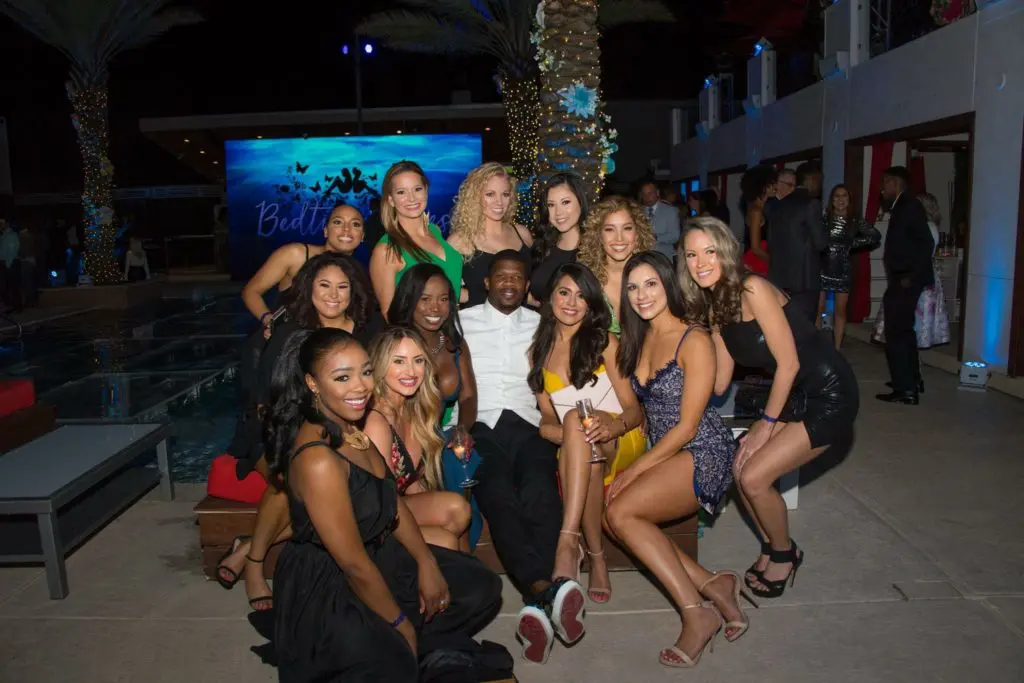 Former Texan’s Hot Bedtime Stories Bring Out Houston’s Beautiful Women, Sexy Men and Jocks Galore: Wade Smith Sure Knows How to Throw a Party