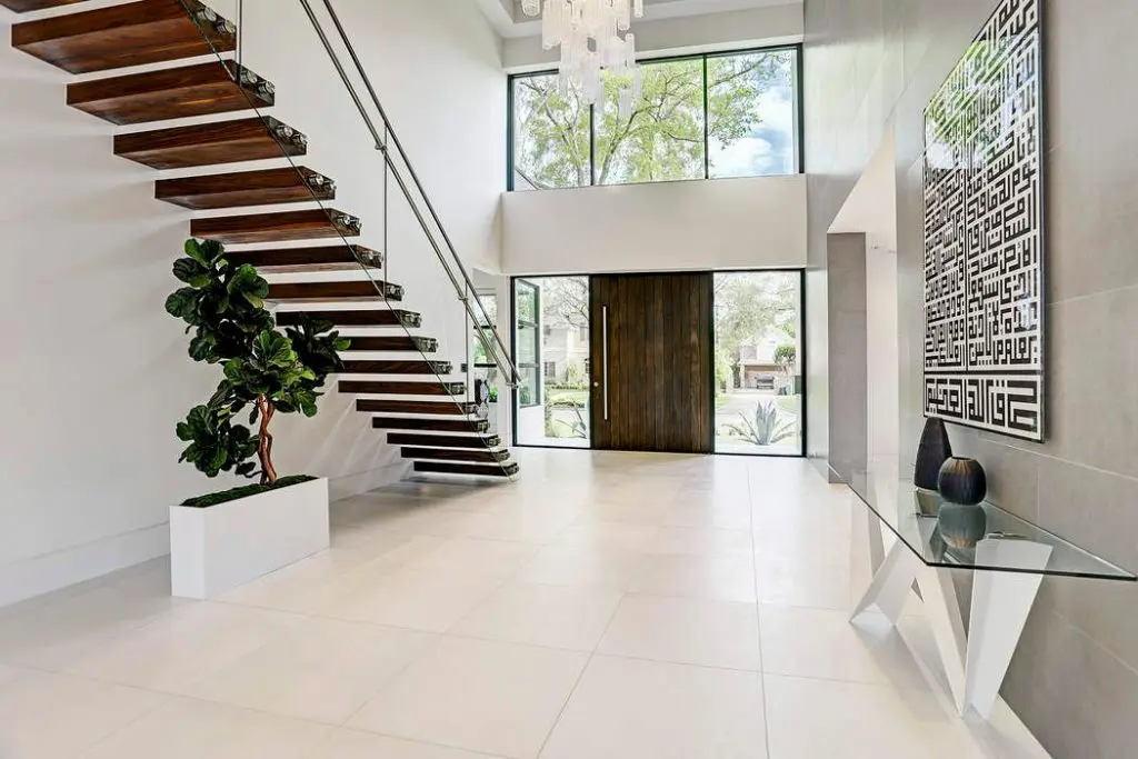 The grand entry looks gorgeous from all angles. 