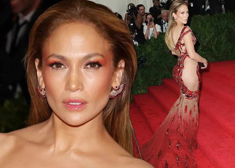 At the 2015 Met Gala, J.Lo wore Sutra diamond and ruby earrings with her Atelier Versace gown.