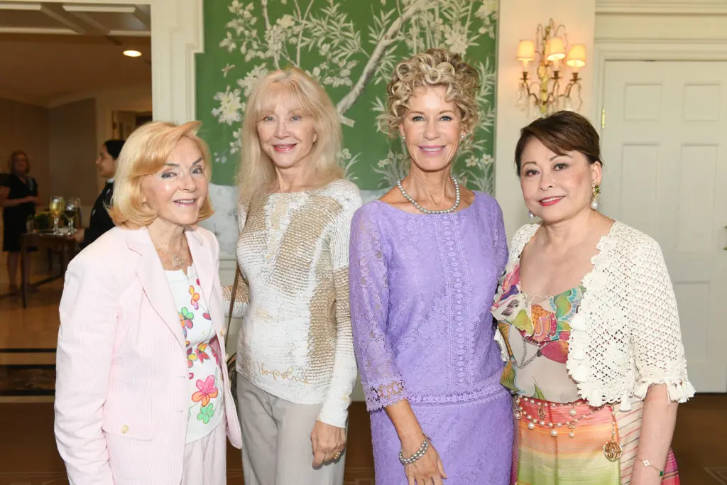 French Film Premieres at River Oaks Country Club, Draws Crowd of Doctors and Francophiles